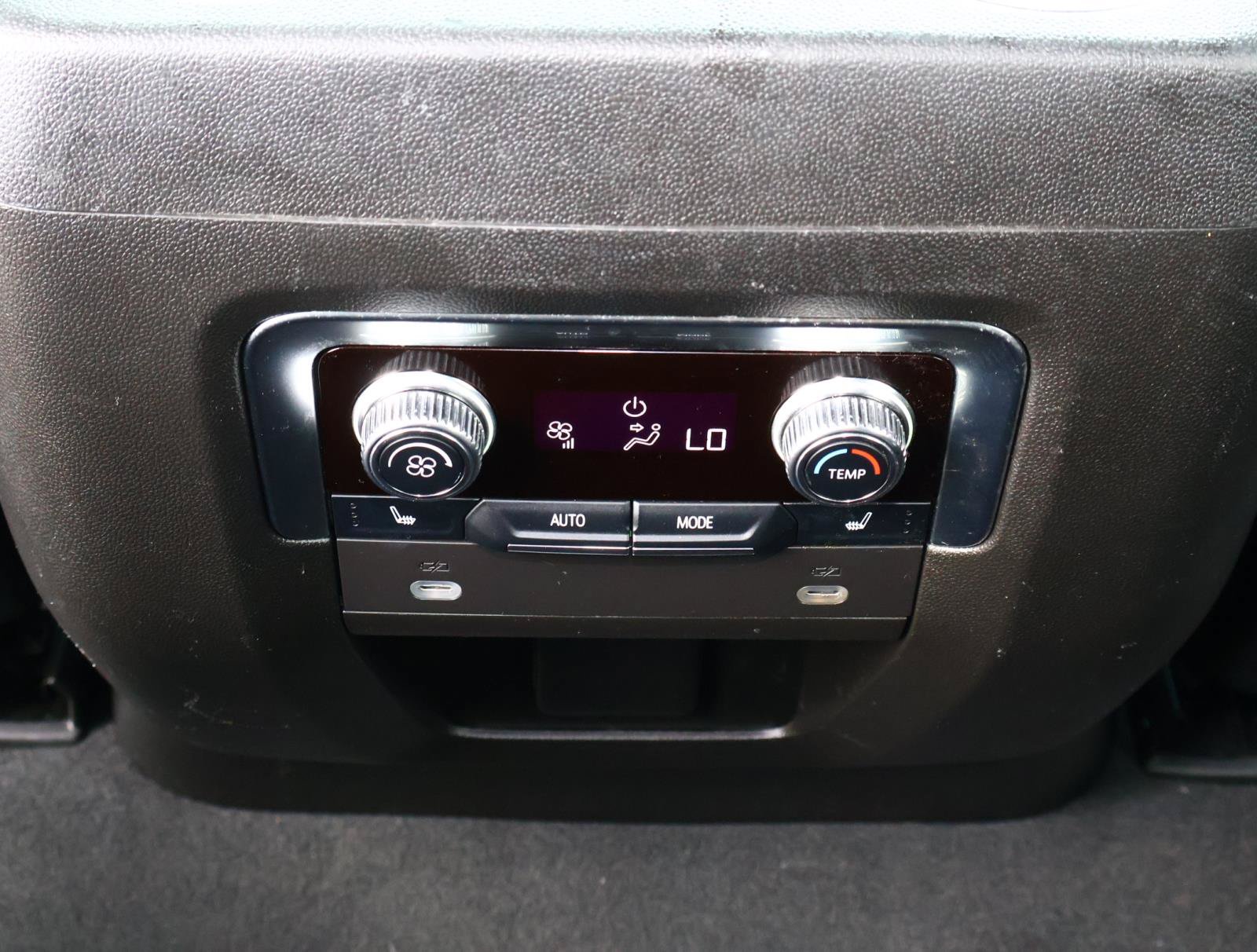 Used 2024 GMC Yukon Denali AWD/4WD image 13