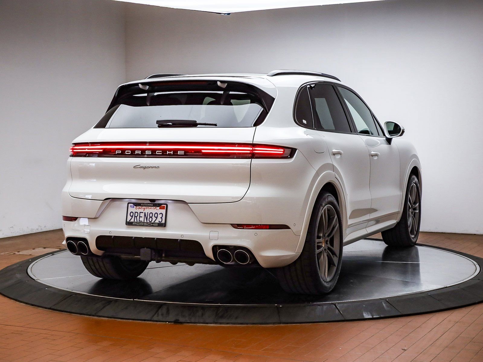 Certified 2025 Porsche Cayenne image 6