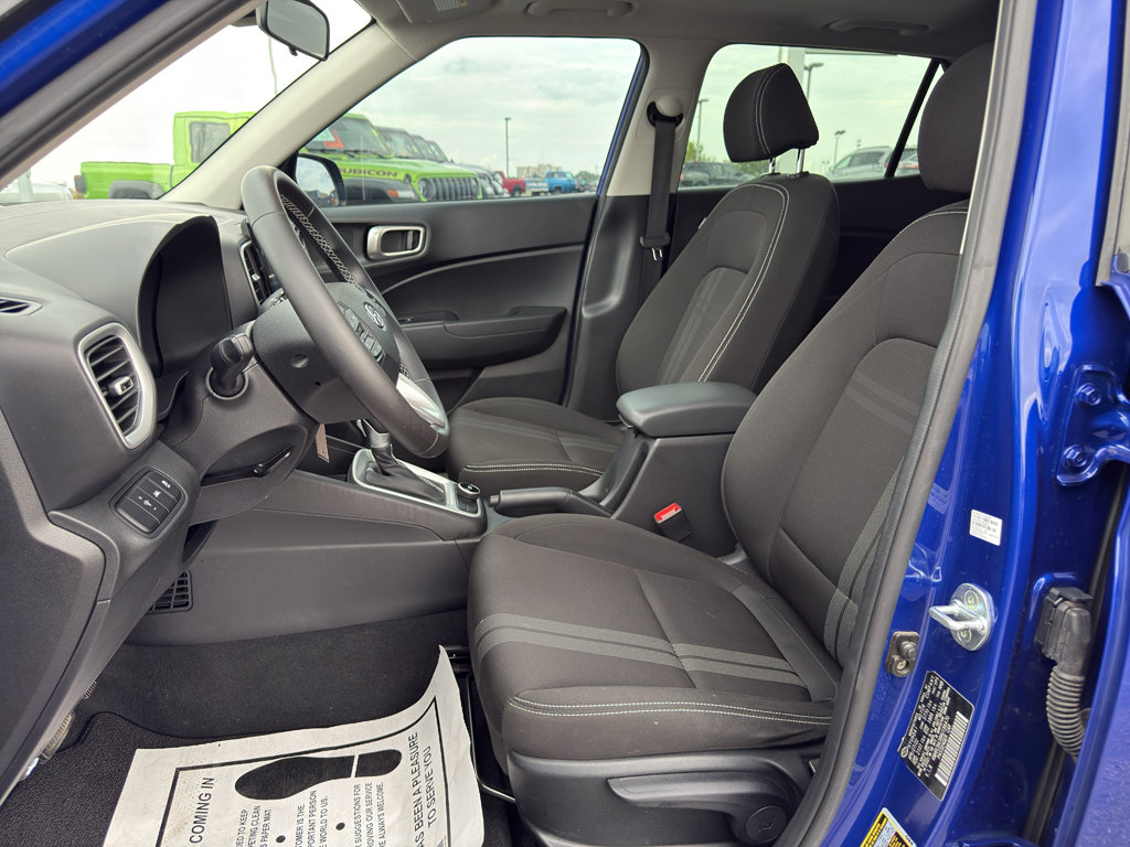 Used 2022 Hyundai Venue SEL FWD image 9