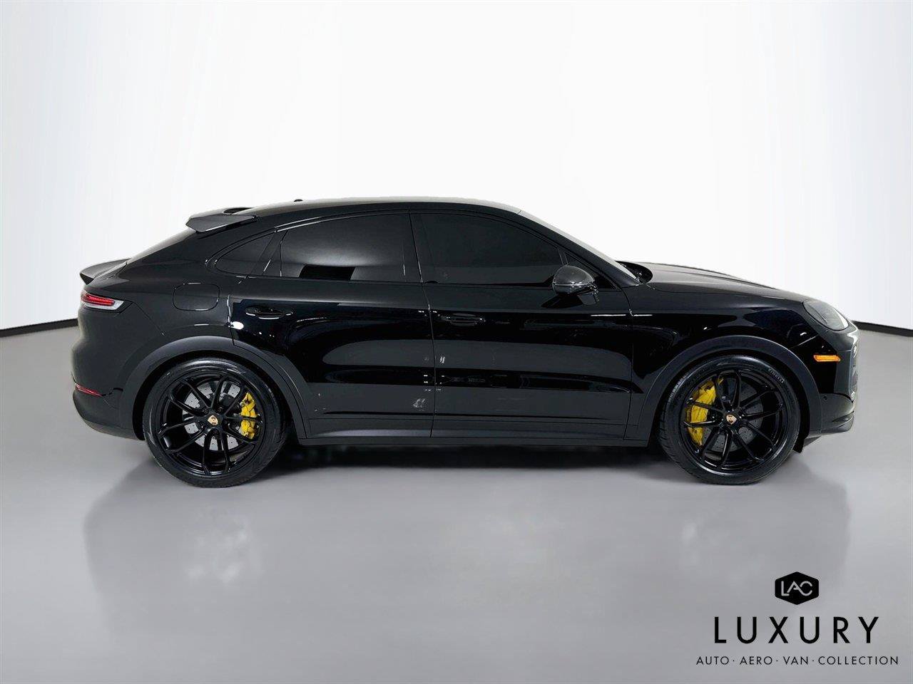 Used 2025 Porsche Cayenne Turbo GT AWD/4WD image 4