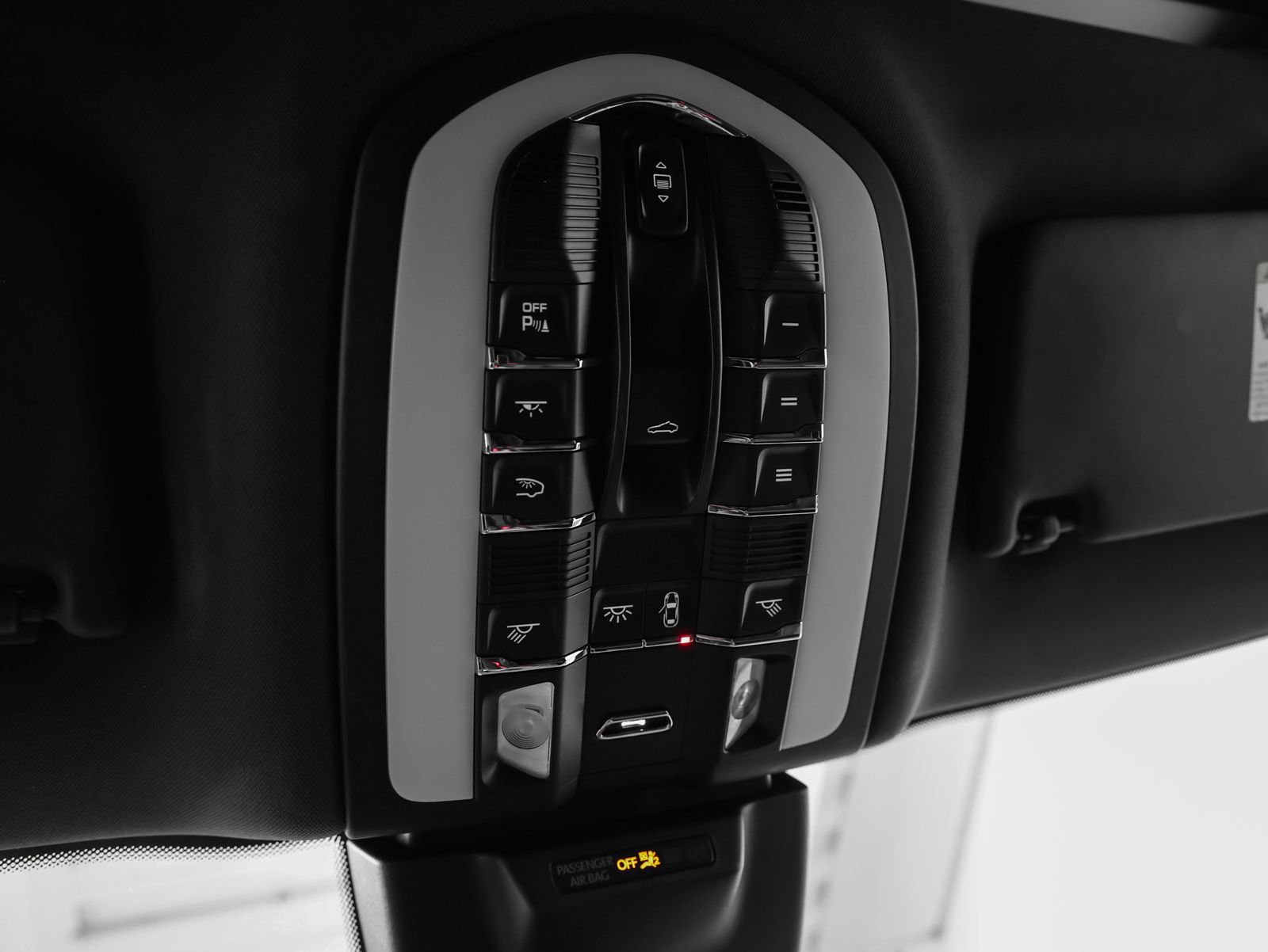 Certified 2025 Porsche Macan S AWD/4WD image 42