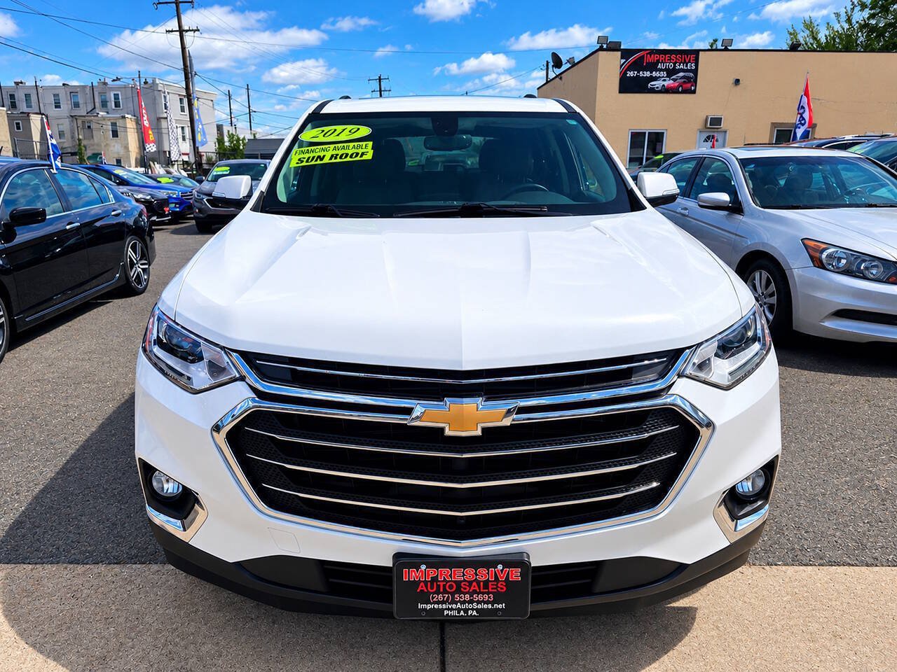 Used 2019 Chevrolet Traverse LT w/ LT Premium Package AWD/4WD image 3