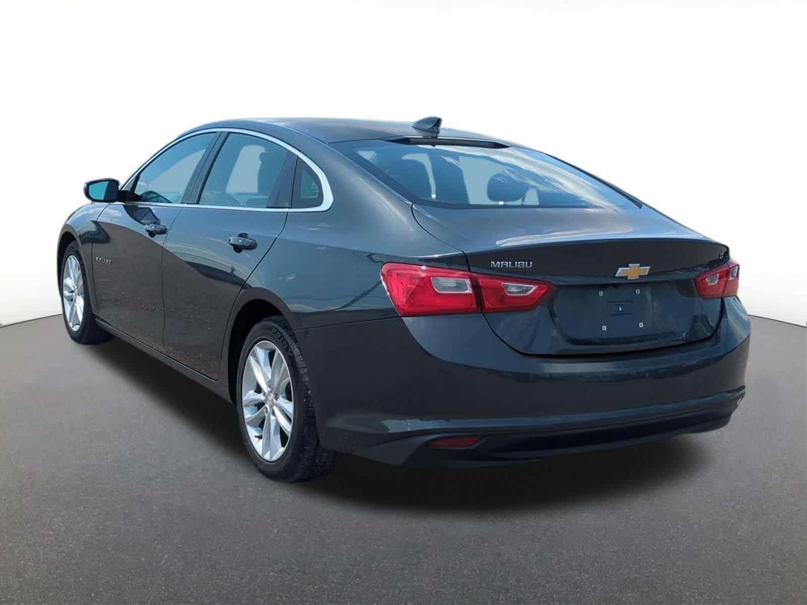 Used 2017 Chevrolet Malibu LT FWD image 4