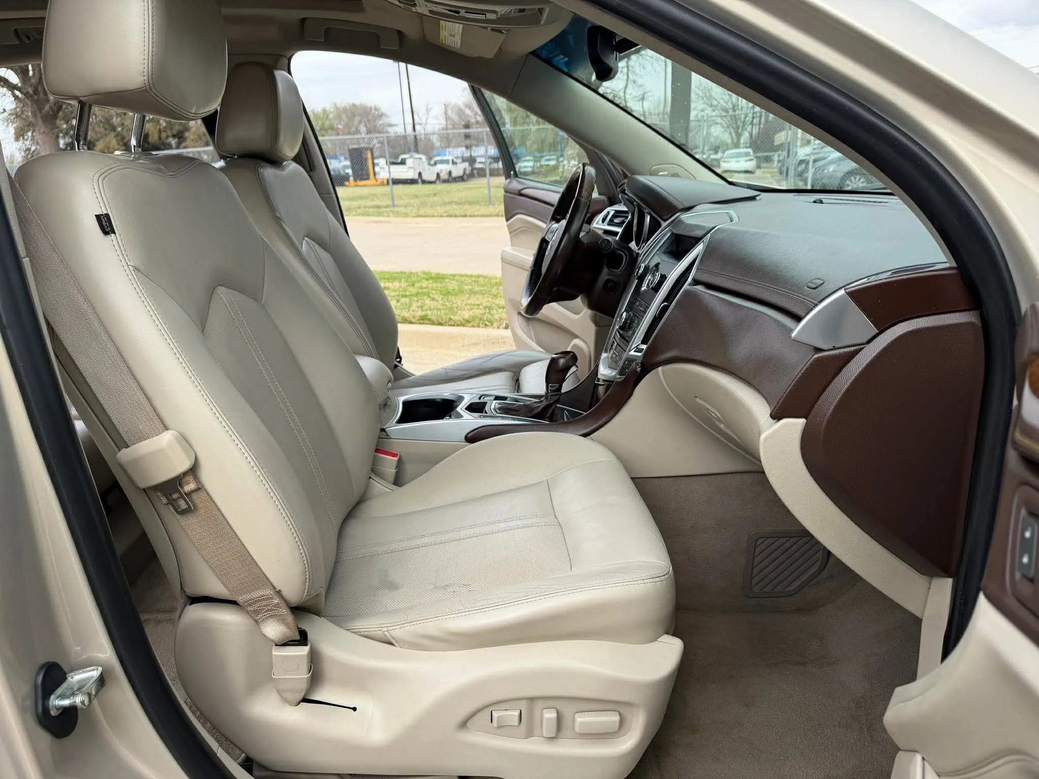 Used 2012 Cadillac SRX Luxury image 19