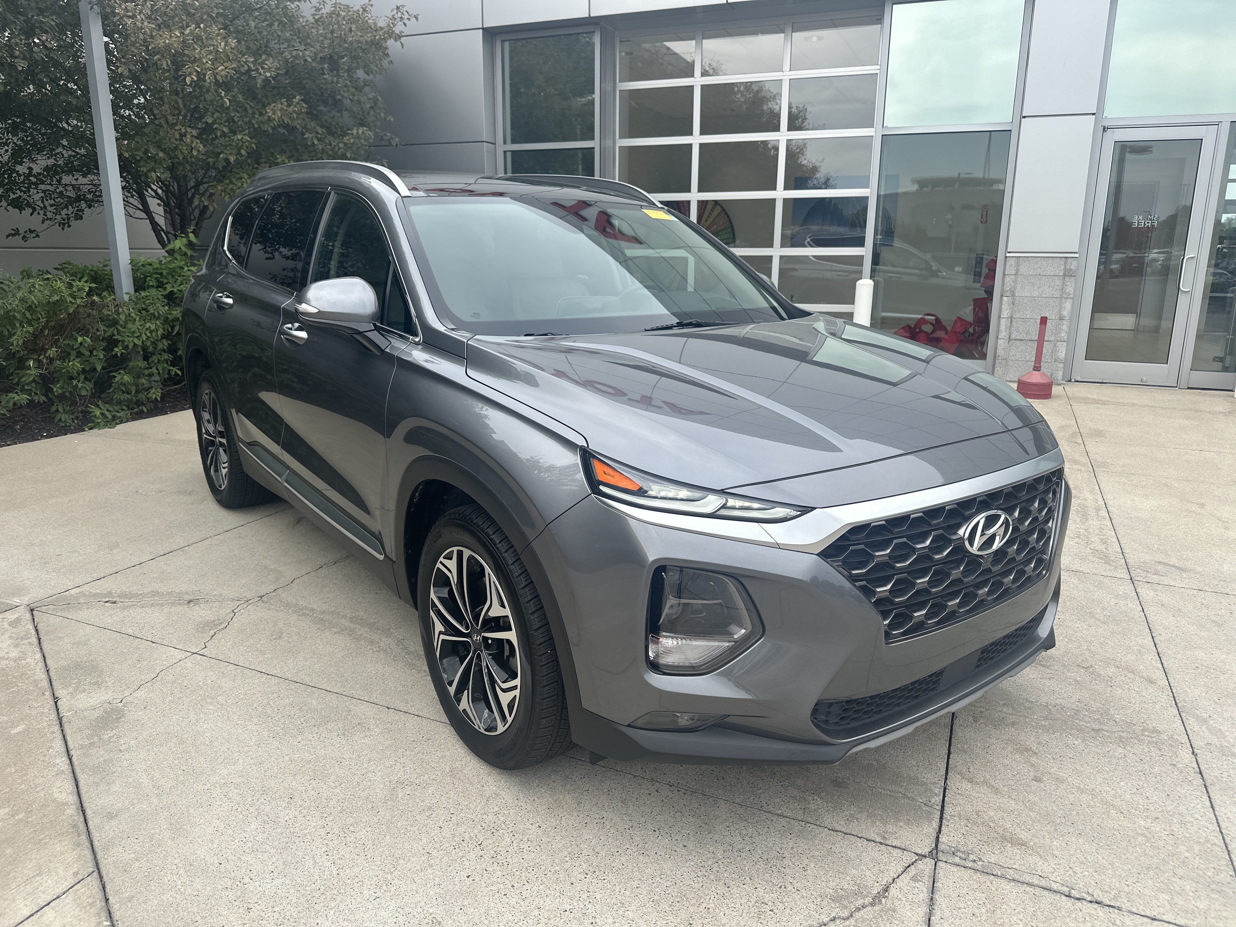 Used 2019 Hyundai Santa Fe AWD image 2