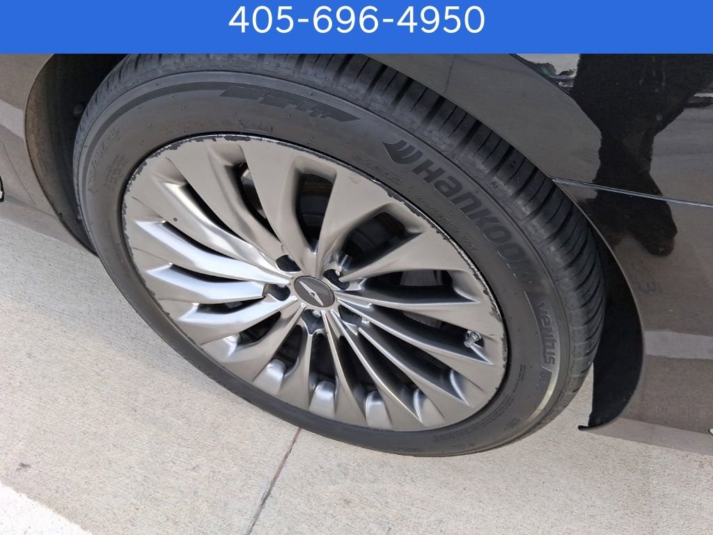 Used 2018 Genesis G90 3.3T Premium image 14