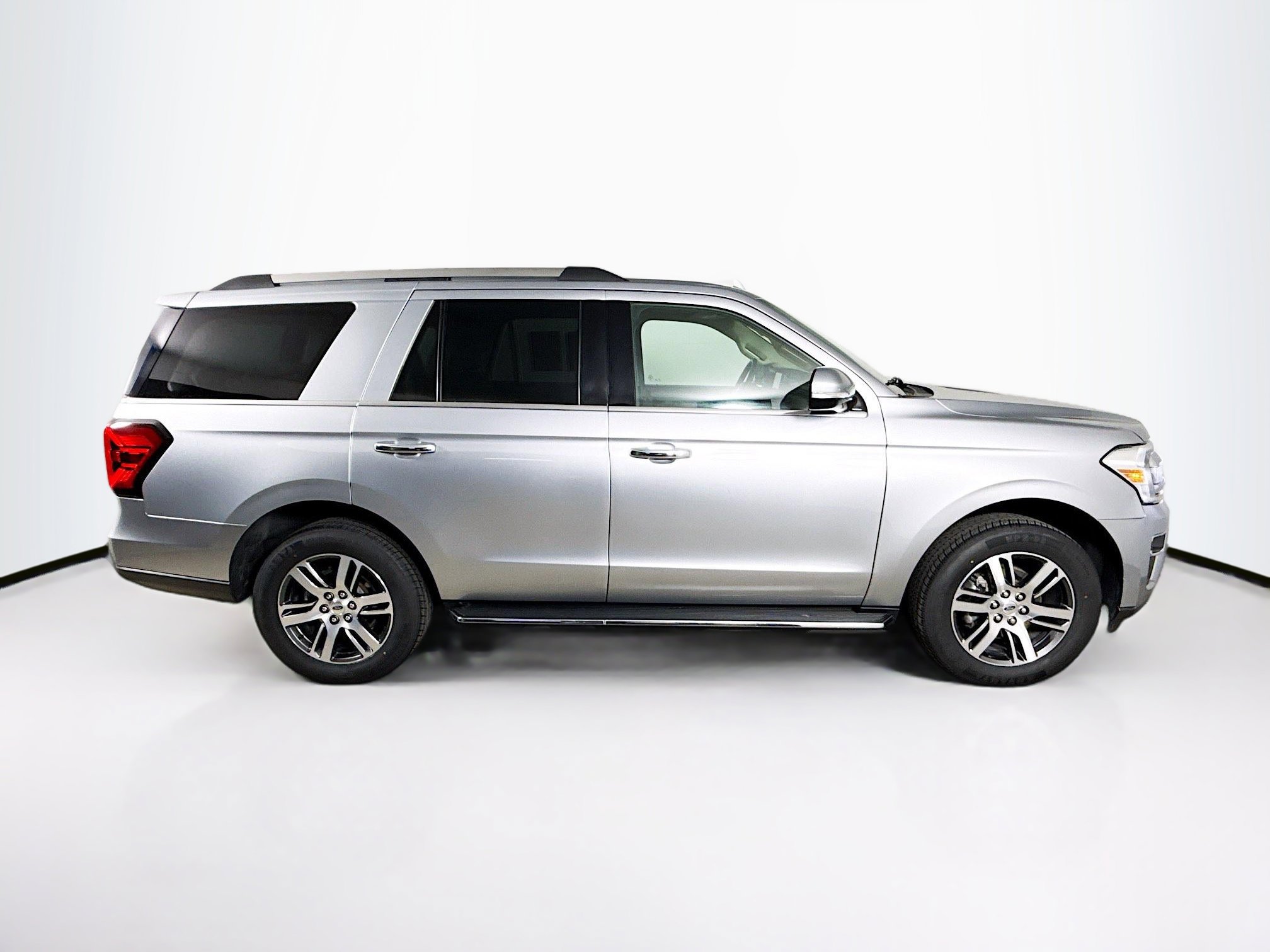 Used 2022 Ford Expedition Limited image 2