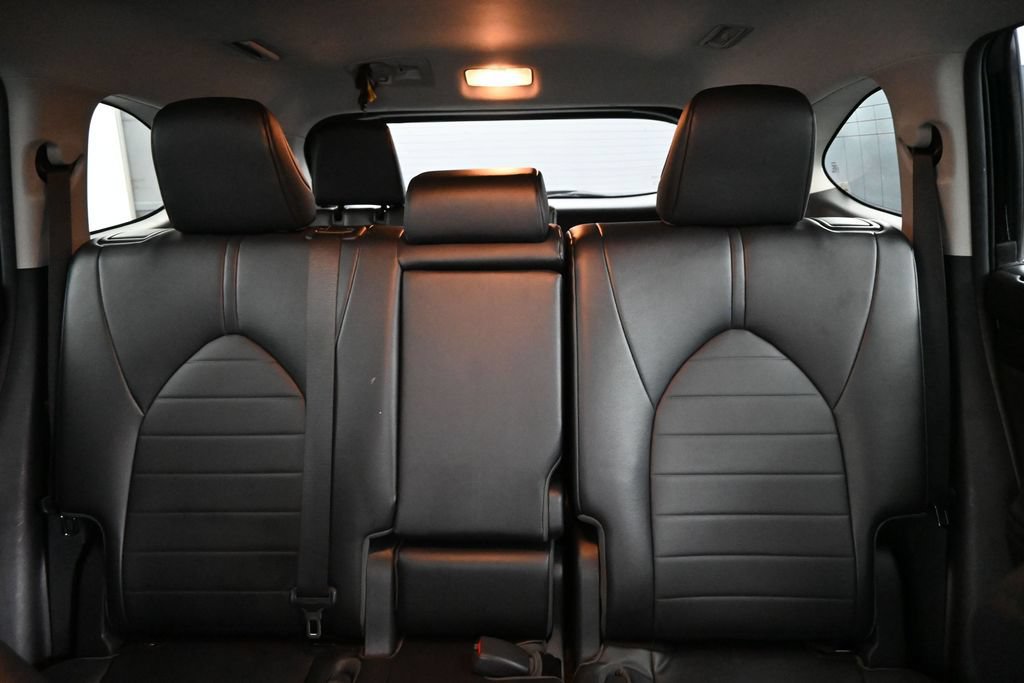 Used 2023 Toyota Highlander XLE AWD/4WD image 18