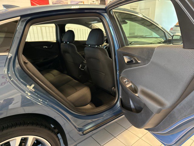 Used 2025 Chevrolet Malibu LT image 28