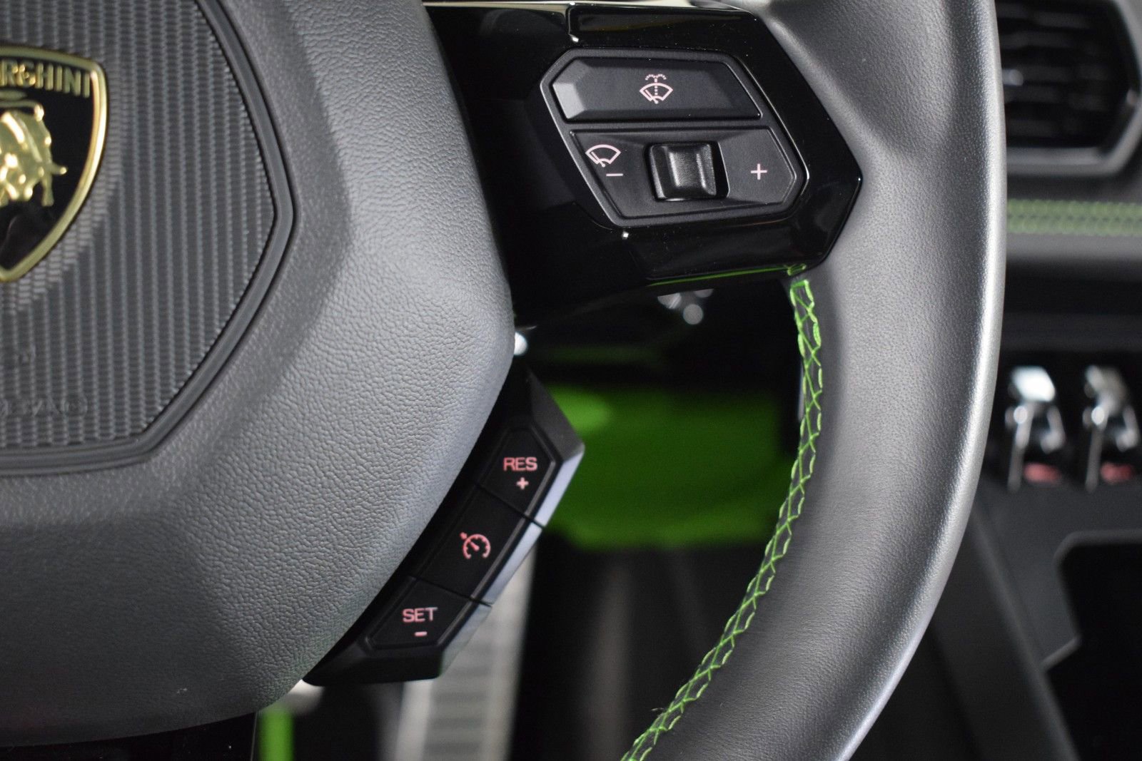 Used 2020 Lamborghini Huracan EVO image 28