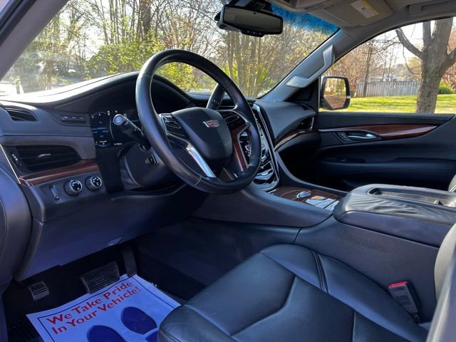 Used 2016 Cadillac Escalade Luxury AWD/4WD image 10