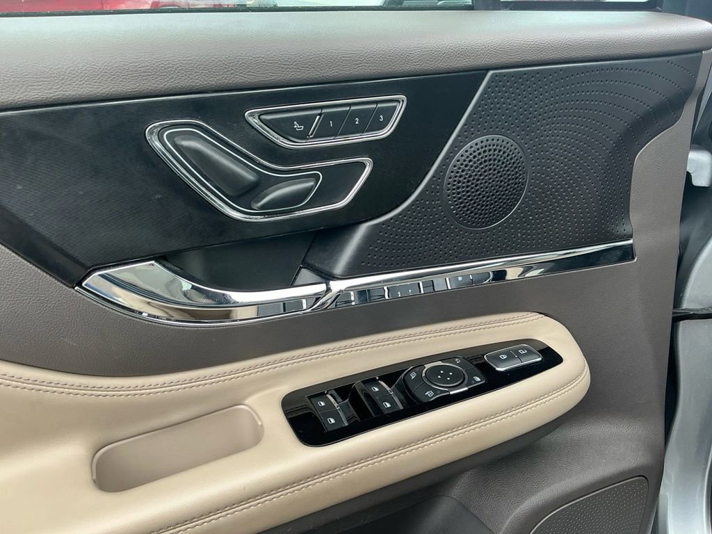 Certified 2024 Lincoln Corsair FWD w/ Equipment Group 101A image 16