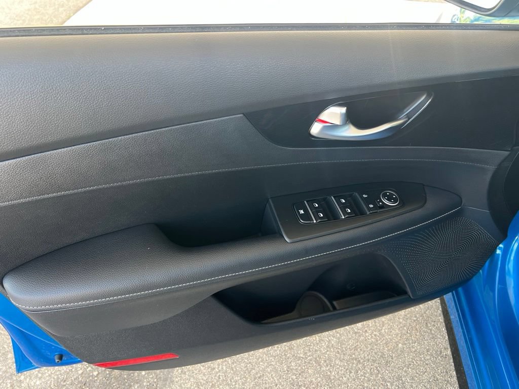 Certified 2022 Kia Forte GT-Line FWD image 7