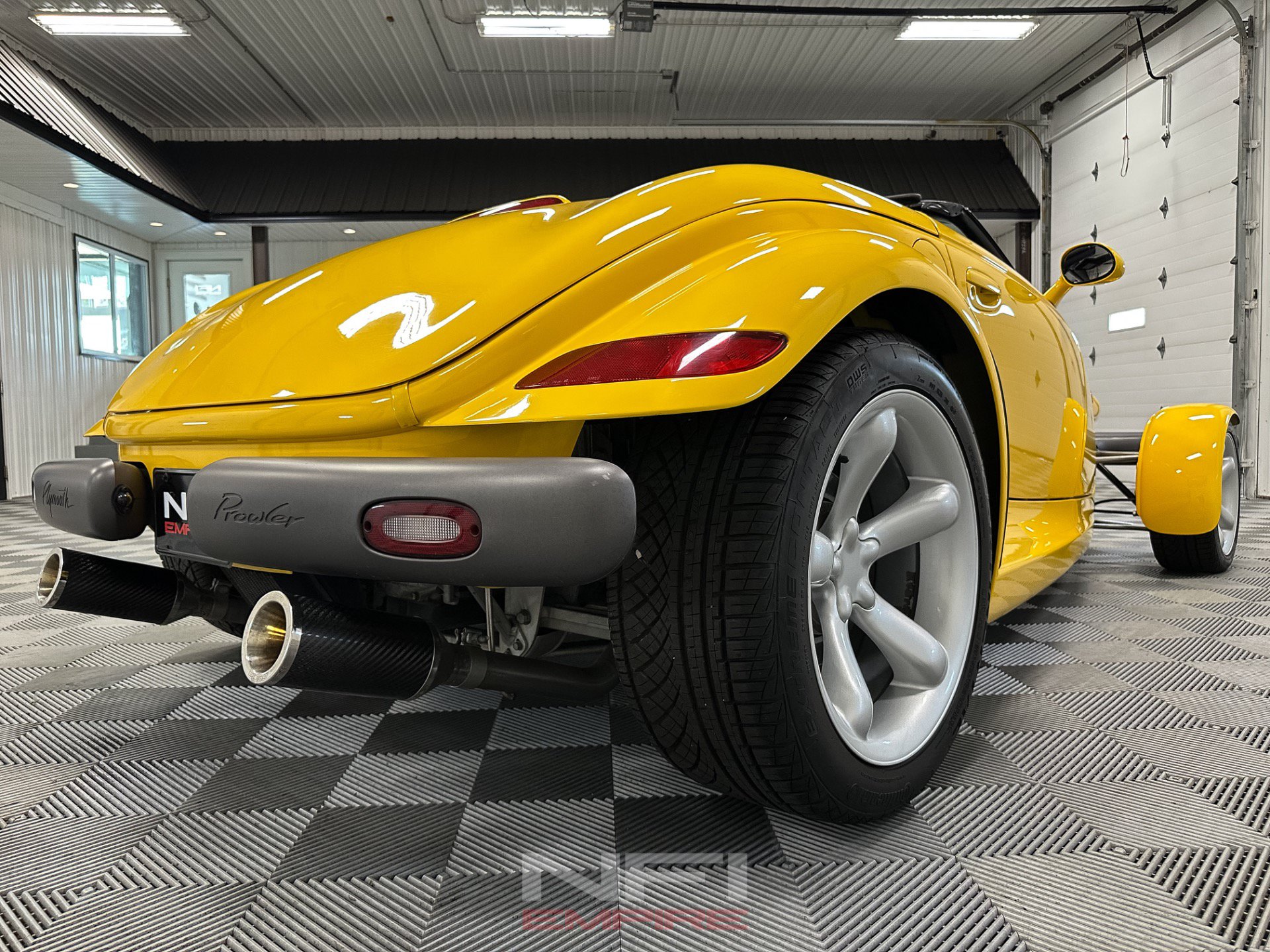 Used 1999 Plymouth Prowler RWD image 28