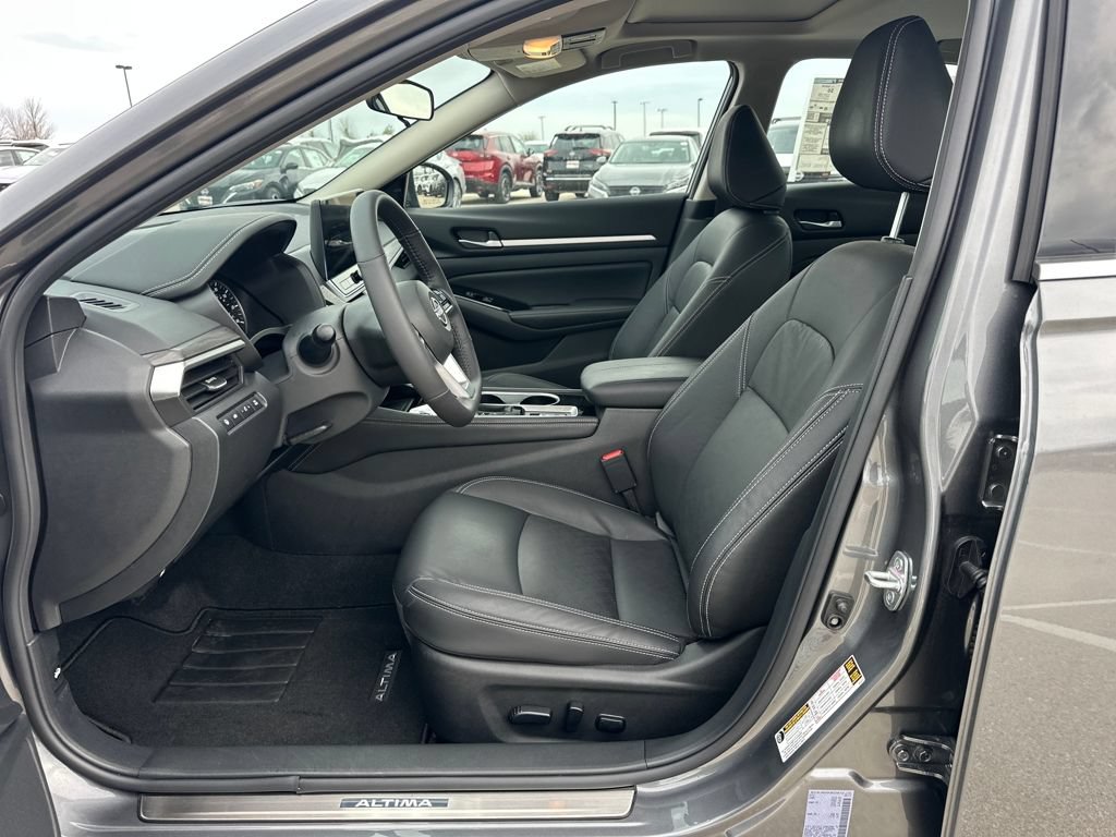 New 2025 Nissan Altima 2.5 SL AWD/4WD image 9