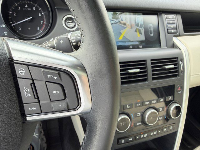 Used 2018 Land Rover Discovery Sport HSE Luxury image 16