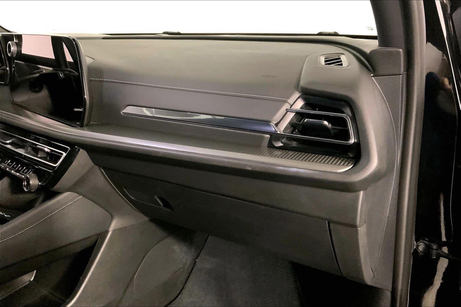 Used 2026 Chevrolet Traverse LT FWD image 16