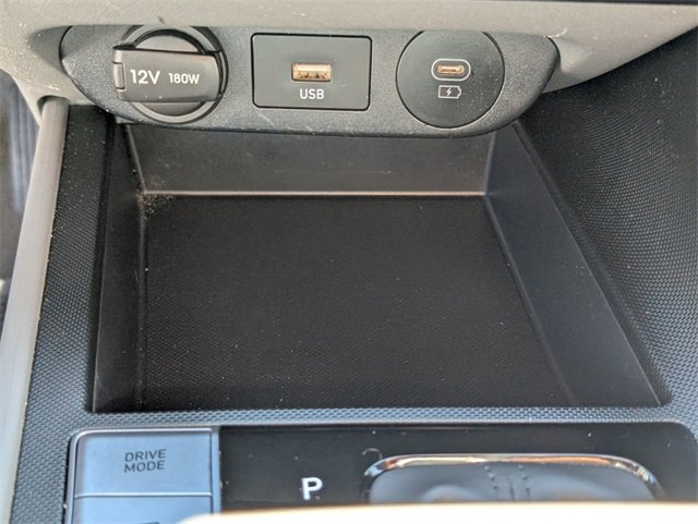 Used 2025 Hyundai Elantra SE image 24