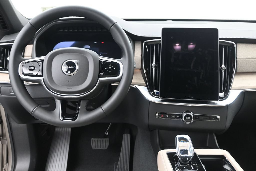 New 2026 Volvo XC90 T8 Plus w/ Protection Package Premier AWD/4WD image 12