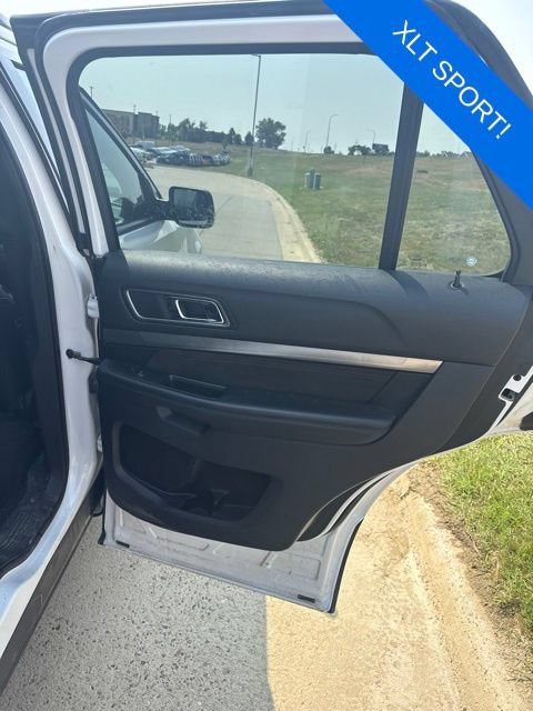Used 2019 Ford Explorer XLT w/ XLT Sport Appearance Package AWD/4WD image 6