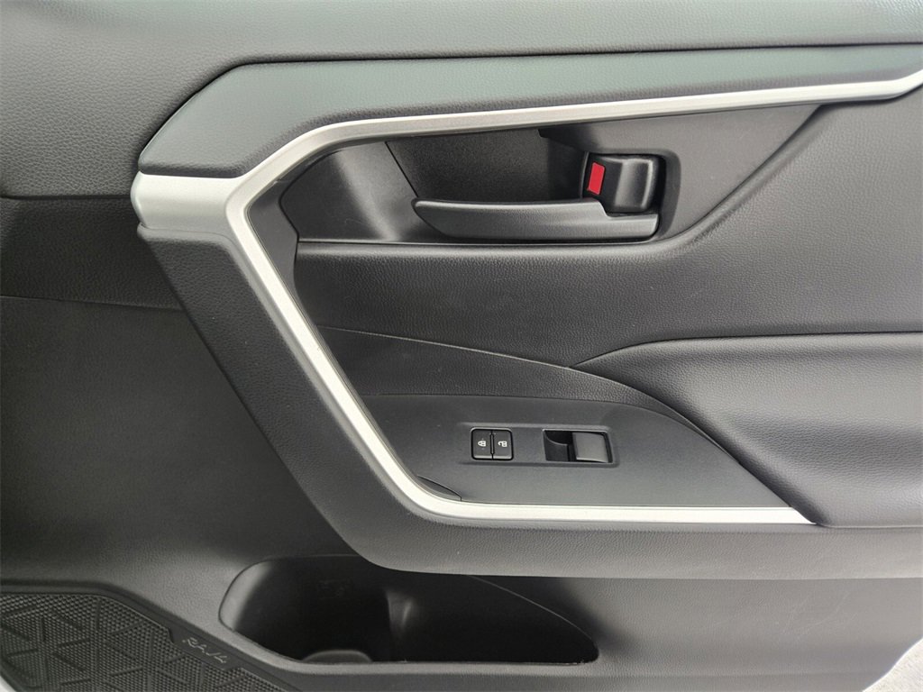 Used 2020 Toyota RAV4 LE image 21