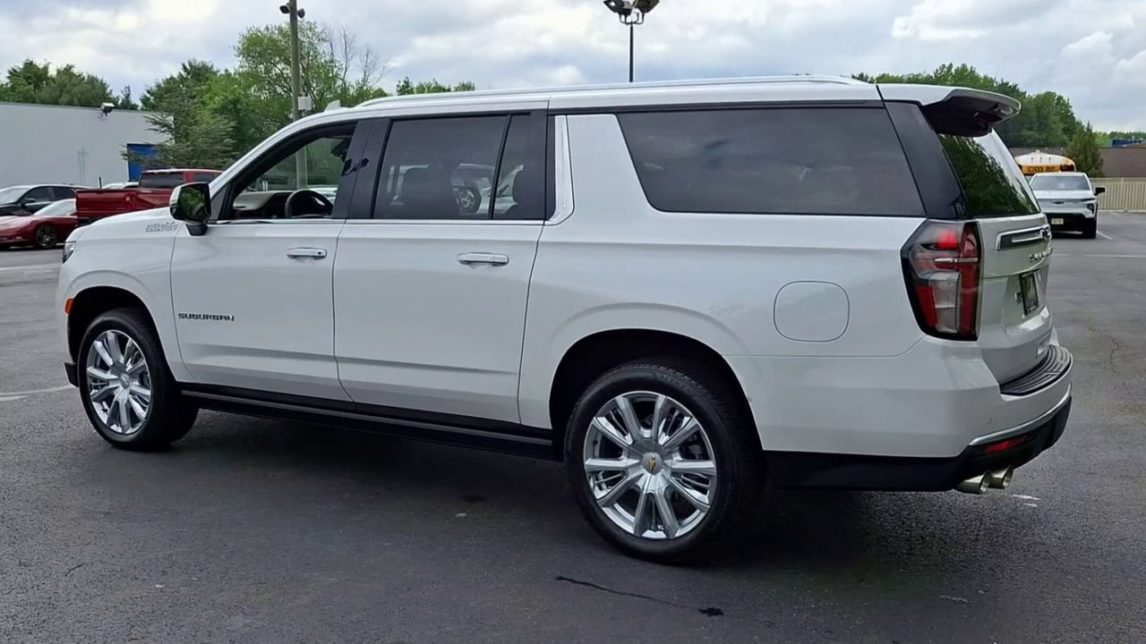 Used 2024 Chevrolet Suburban High Country AWD/4WD image 6