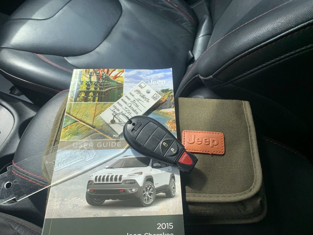 Used 2015 Jeep Cherokee Trailhawk w/ Leather Interior Group AWD/4WD image 9