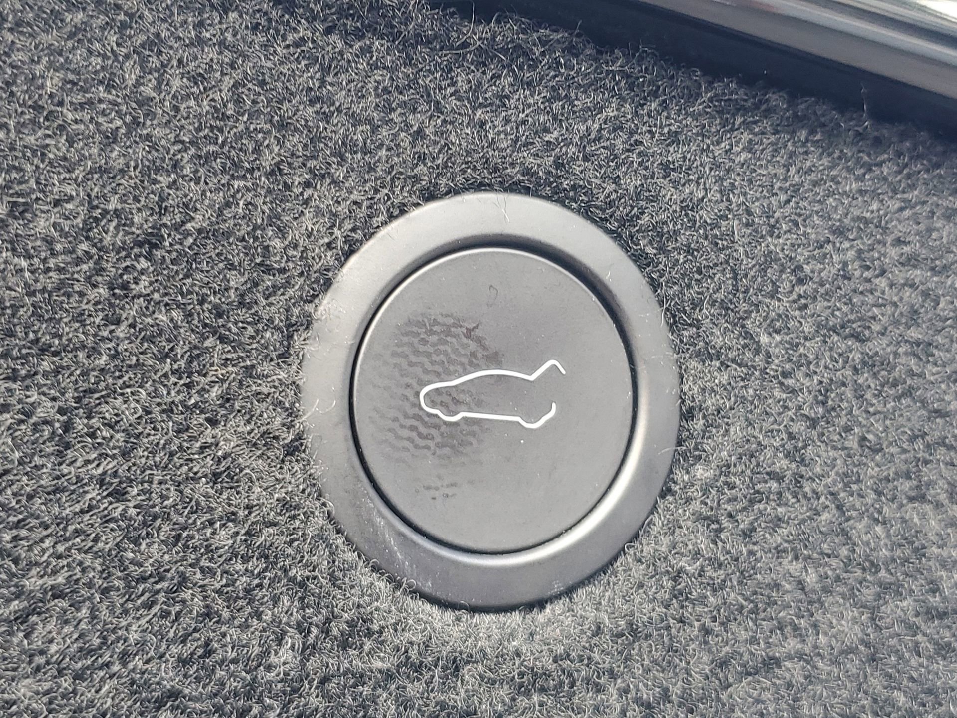 Used 2025 Tesla Model 3 image 8