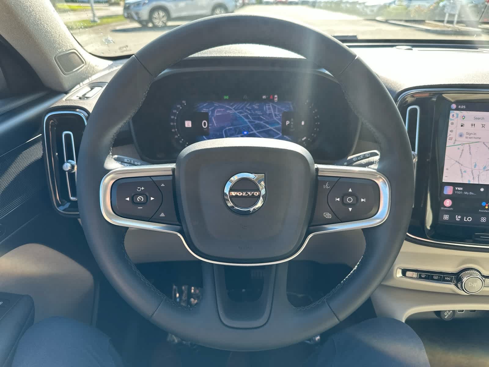 Used 2023 Volvo XC40 B5 Plus w/ Driver Assist Package AWD/4WD image 11