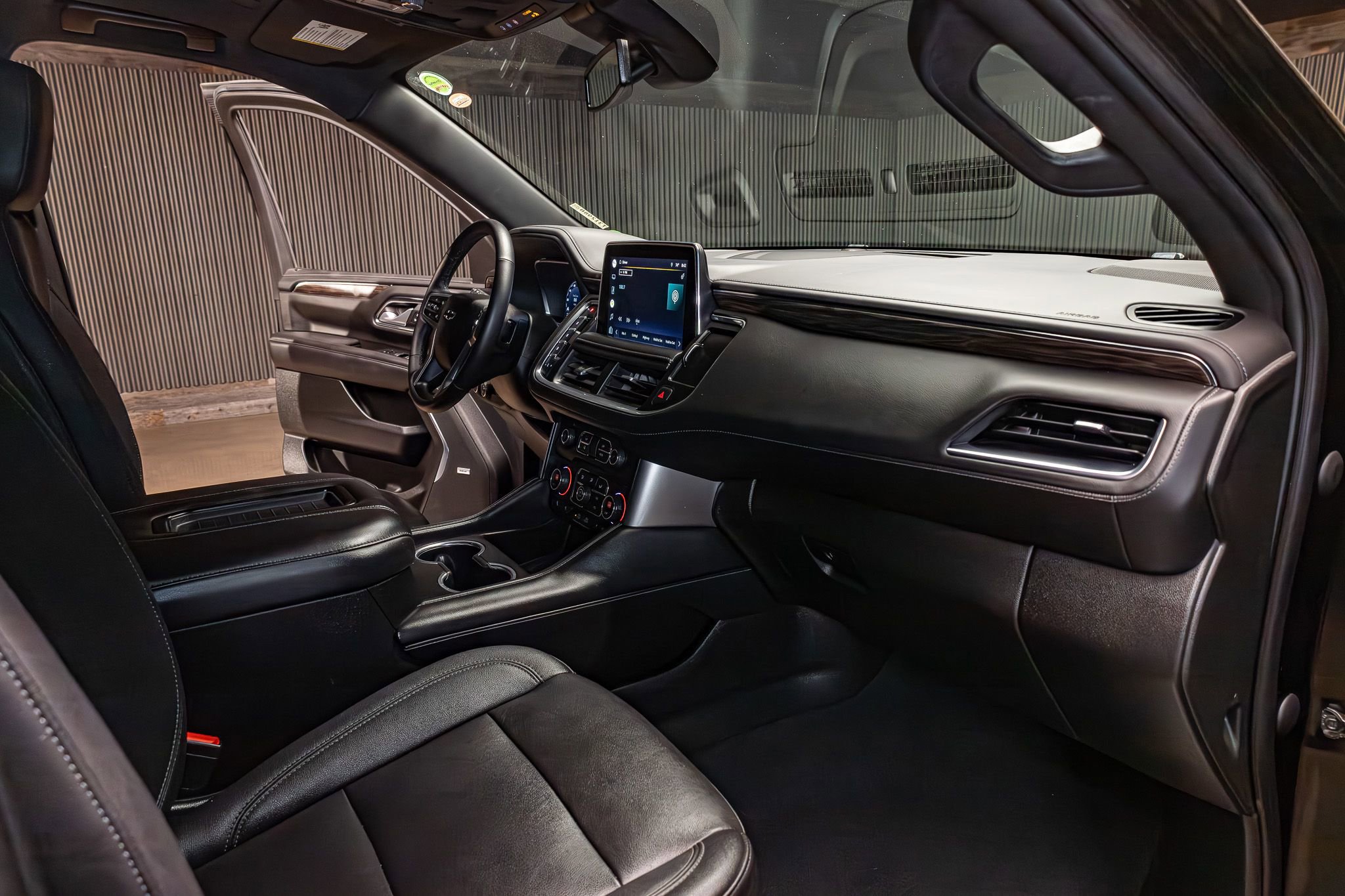 Used 2022 Chevrolet Tahoe Z71 w/ Luxury Package image 16