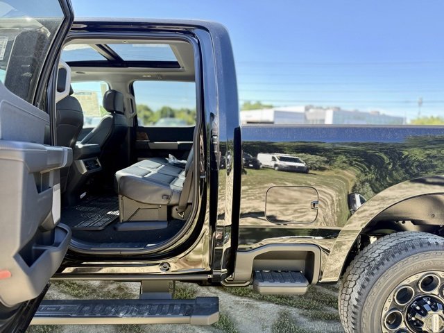 New 2025 Ford F350 Lariat w/ Lariat Ultimate Package image 28