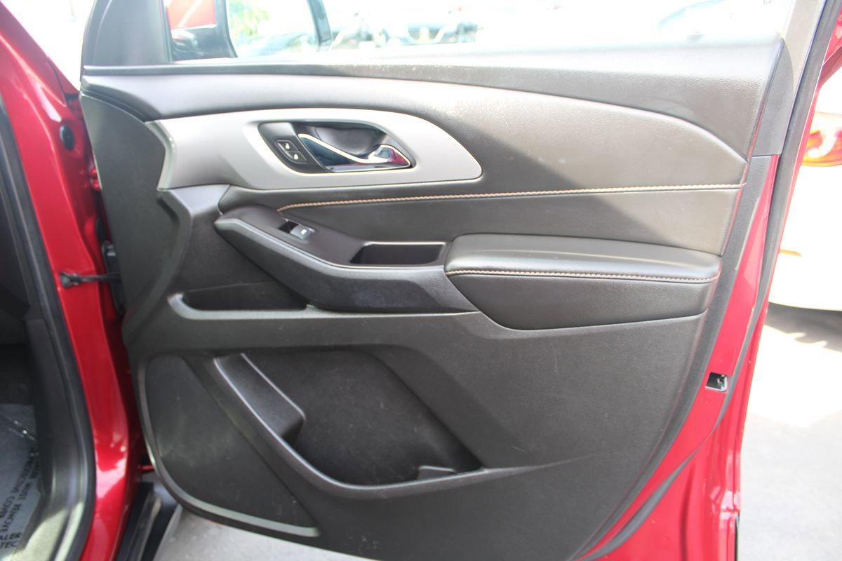Used 2020 Chevrolet Traverse LT w/ Driver Confidence II Package image 21