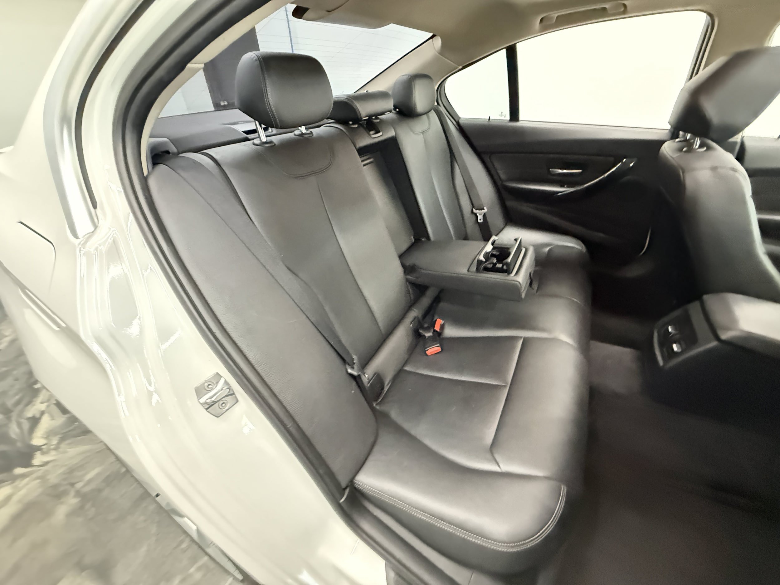 Used 2014 BMW 320i xDrive Sedan AWD/4WD image 25