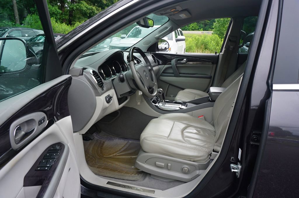 Used 2016 Buick Enclave Leather FWD image 2