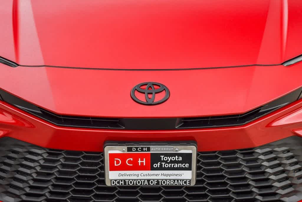 New 2025 Toyota Camry SE FWD video 4