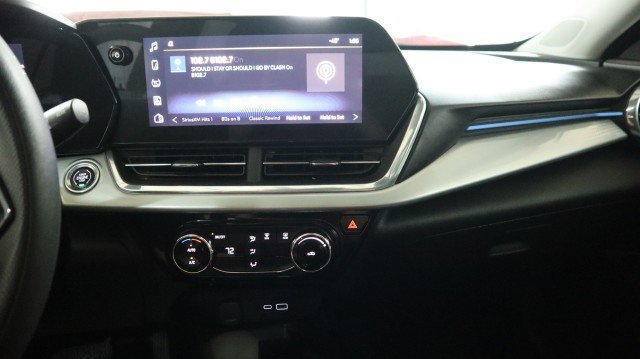 Used 2024 Chevrolet Trax LT w/ Sunroof Package image 13