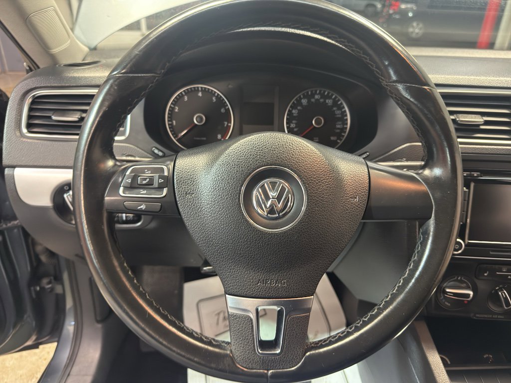 Used 2013 Volkswagen Jetta SE FWD image 17