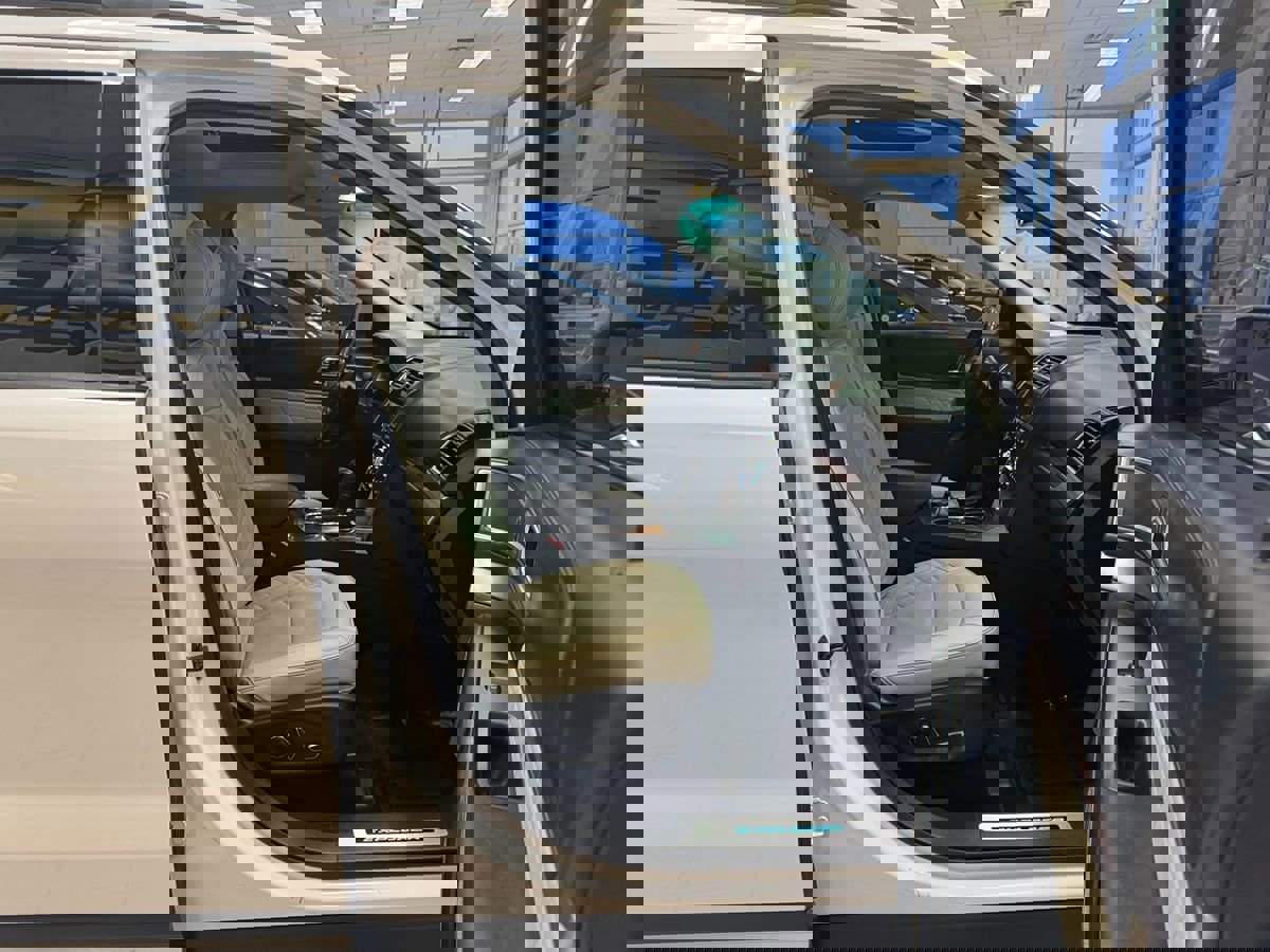 Used 2016 Ford Explorer Platinum image 16