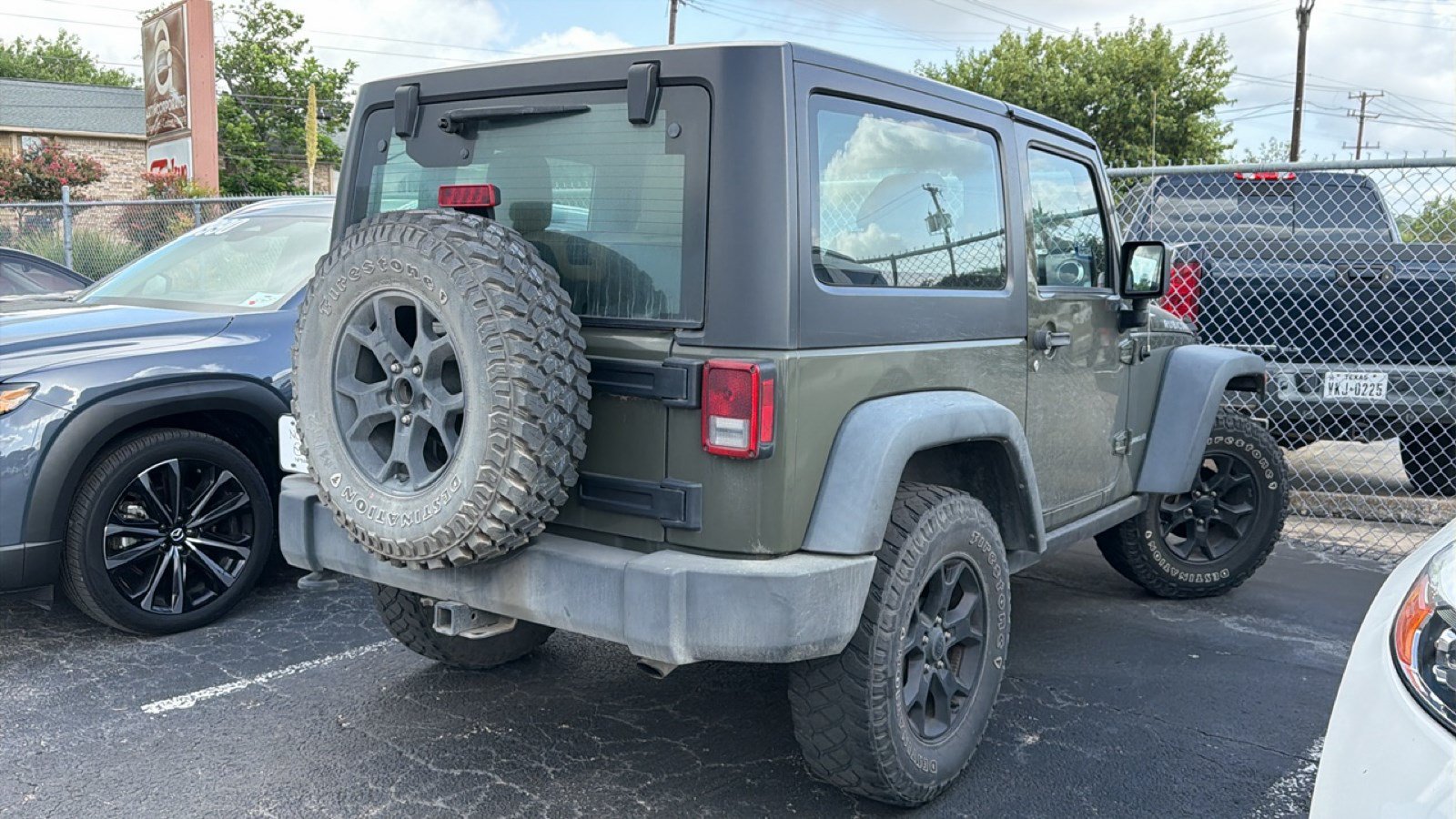 Used 2015 Jeep Wrangler Rubicon w/ Power Convenience Group AWD/4WD image 4