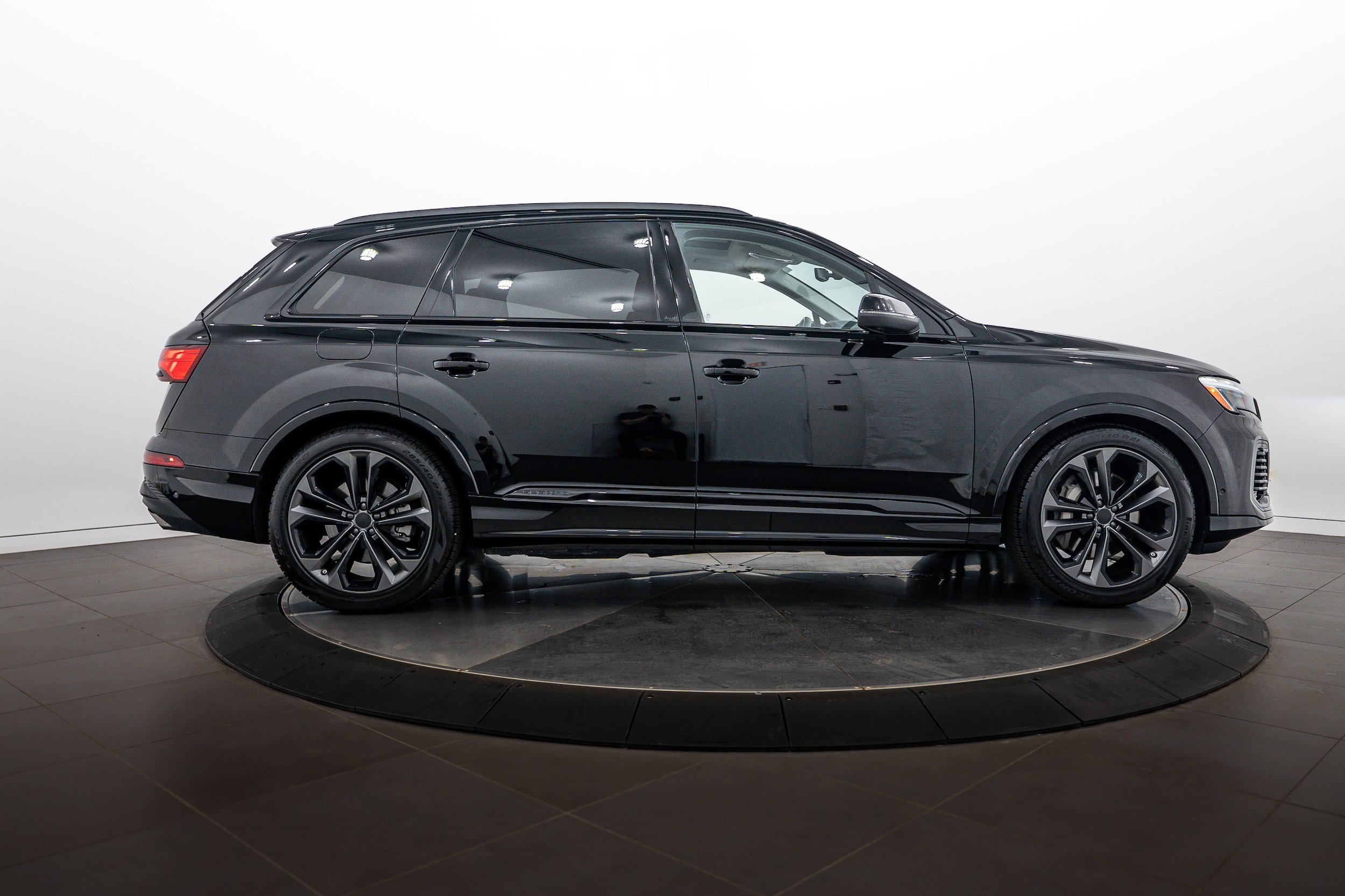 Used 2026 Audi Q7 3.0T Premium Plus w/ Premium Plus Package AWD/4WD image 3