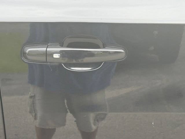 Used 2021 Chevrolet Traverse LT FWD image 16