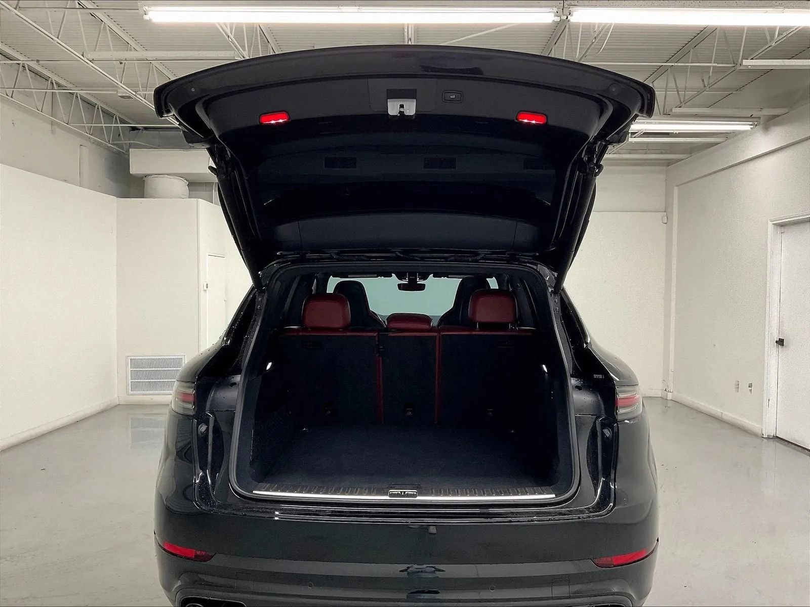 Used 2019 Porsche Cayenne Turbo AWD/4WD image 46