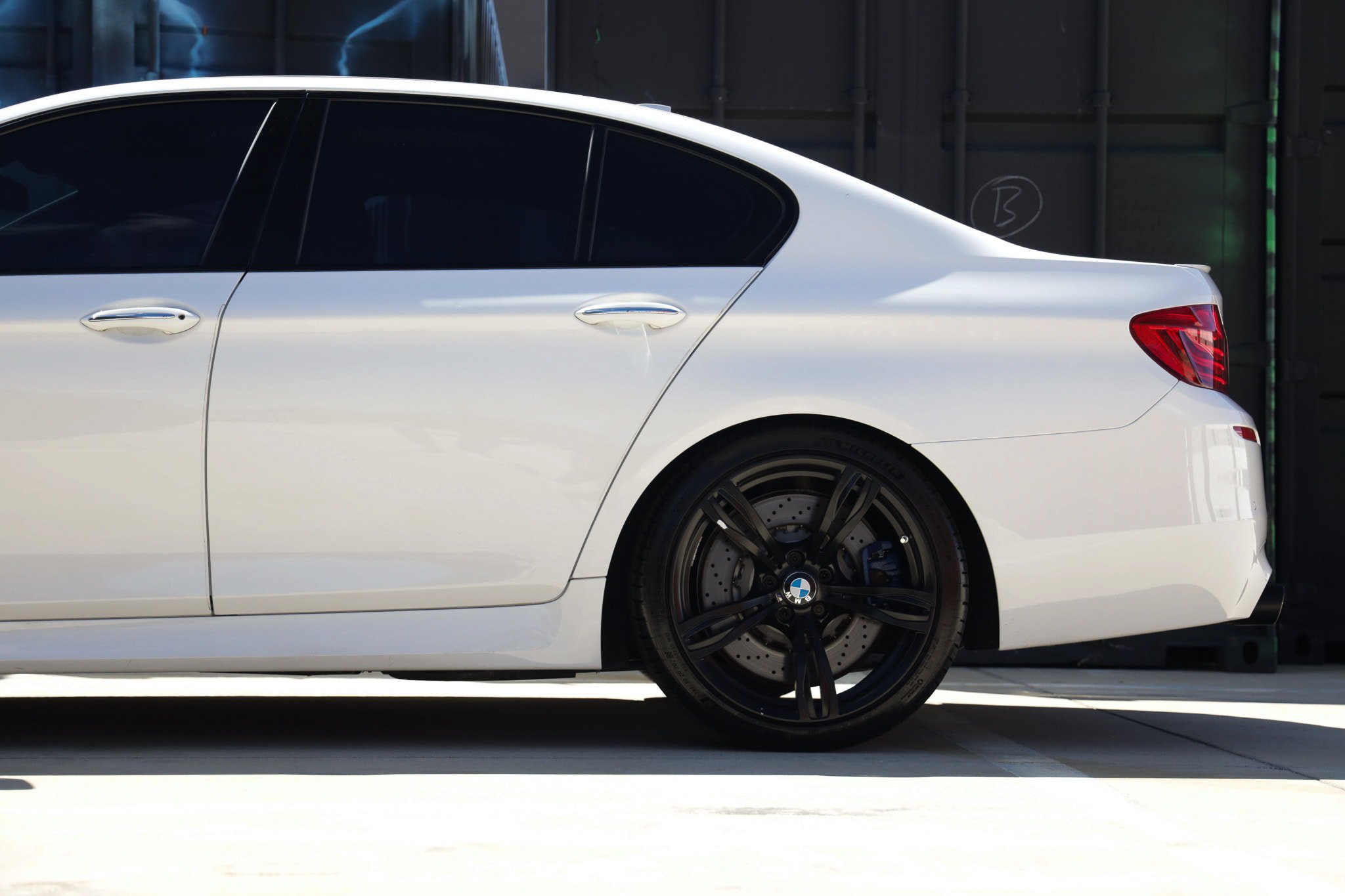 Used 2016 BMW M5 RWD image 23