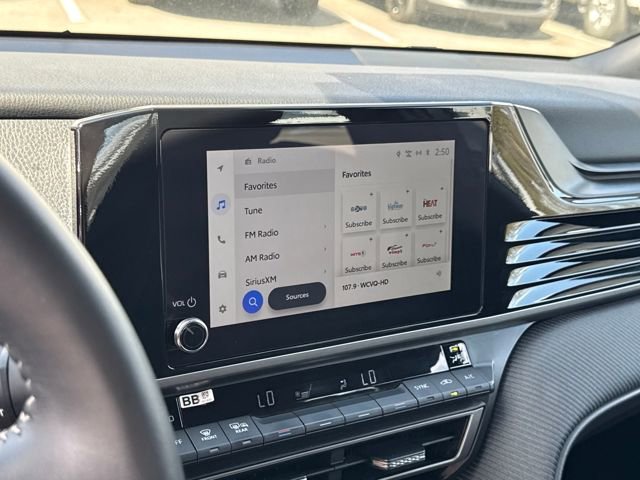 Used 2025 Toyota Camry SE image 19