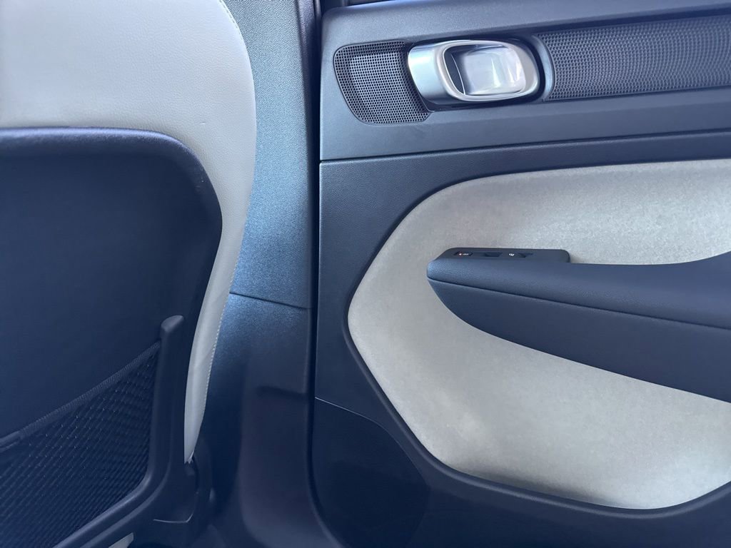 Used 2024 Volvo XC40 B5 Plus w/ Protection Package Premier image 17