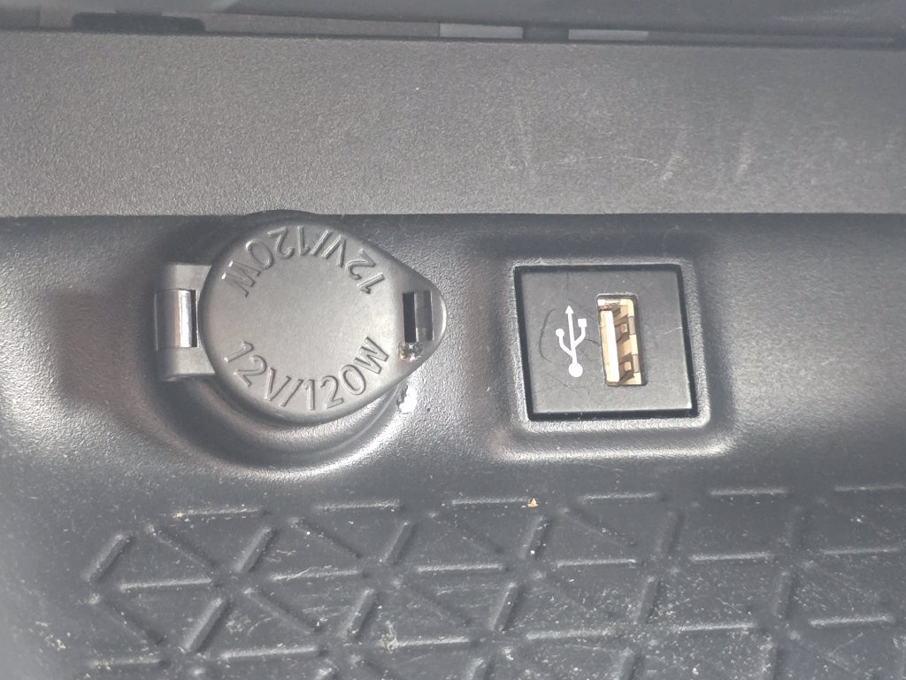 Used 2025 Toyota RAV4 XLE AWD/4WD image 29