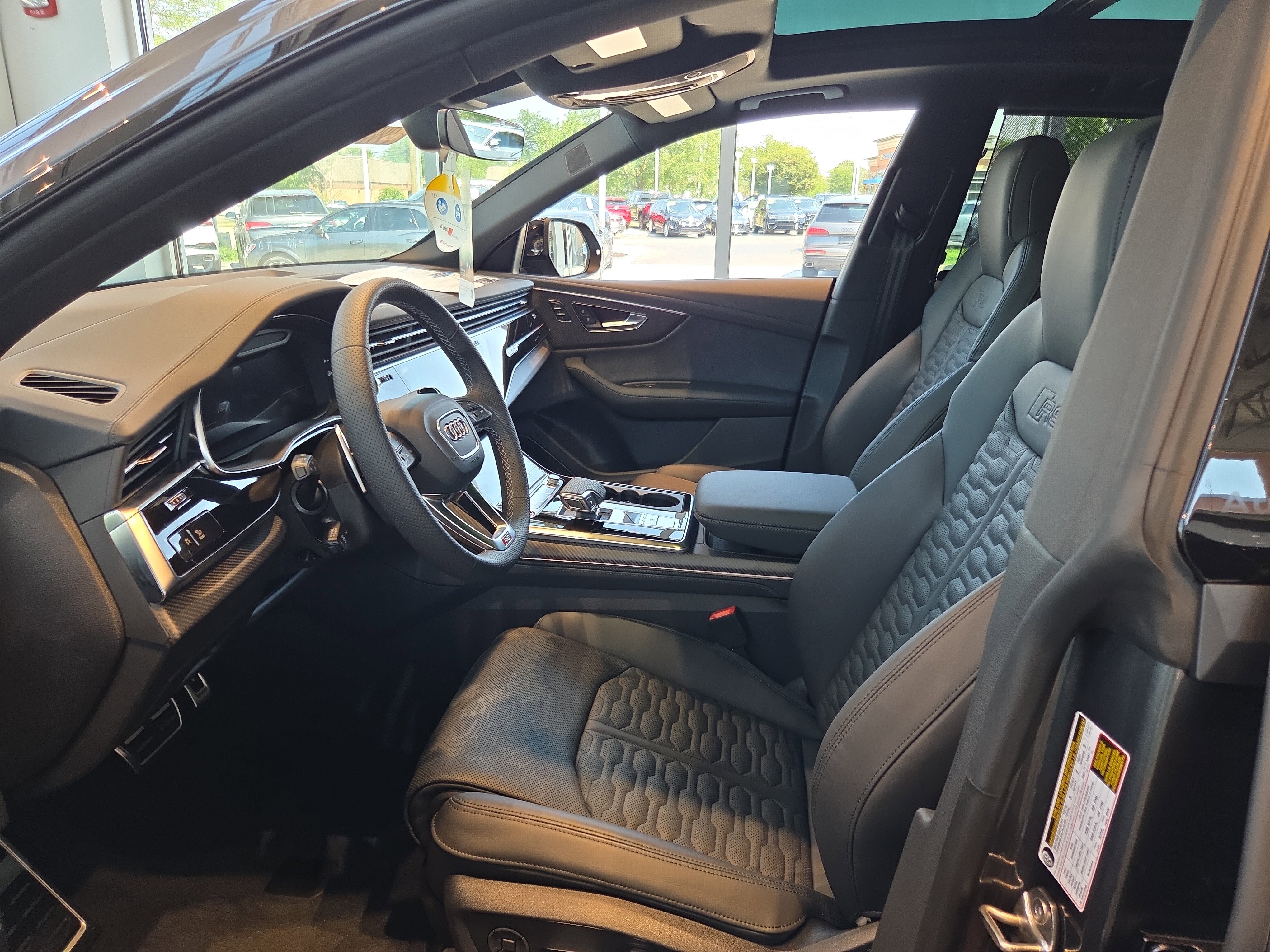 New 2025 Audi RS Q8 performance image 7