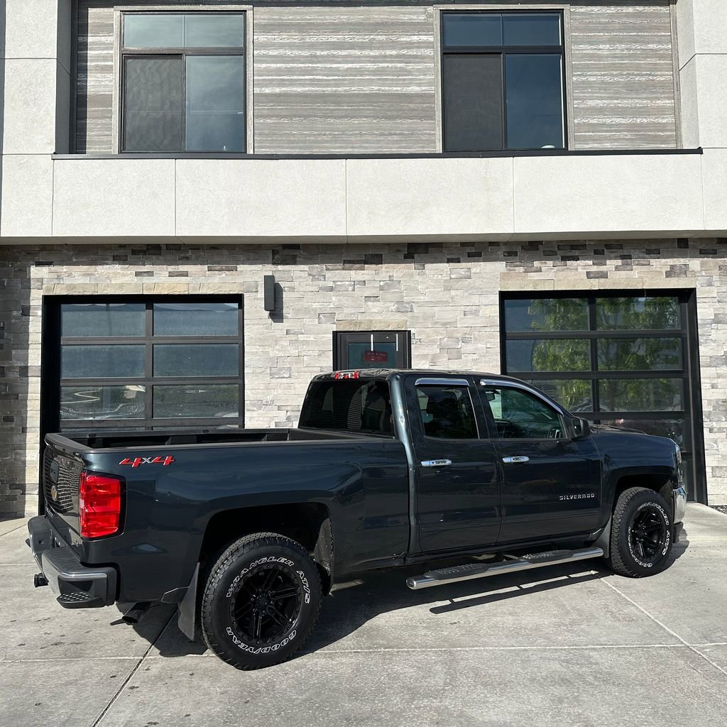 Used 2019 Chevrolet Silverado 1500 LT AWD/4WD image 3