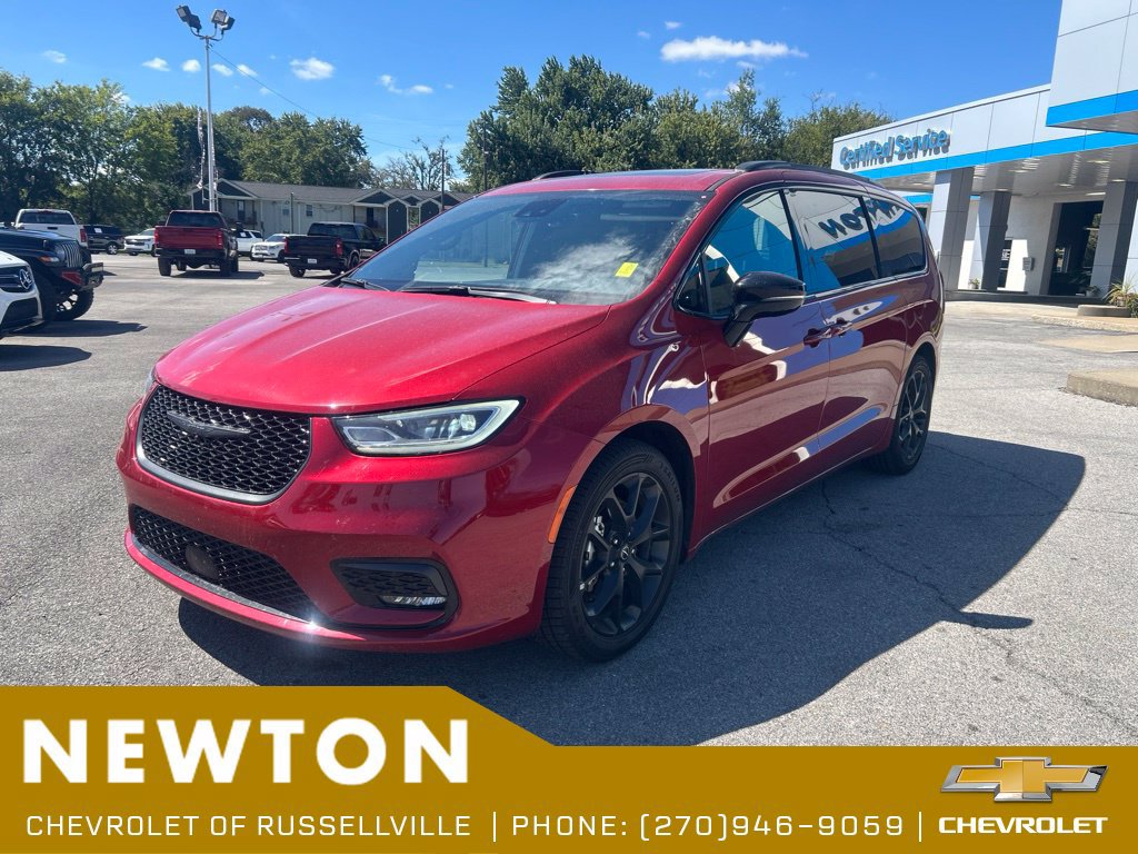 Used 2025 Chrysler Pacifica Limited FWD image 3