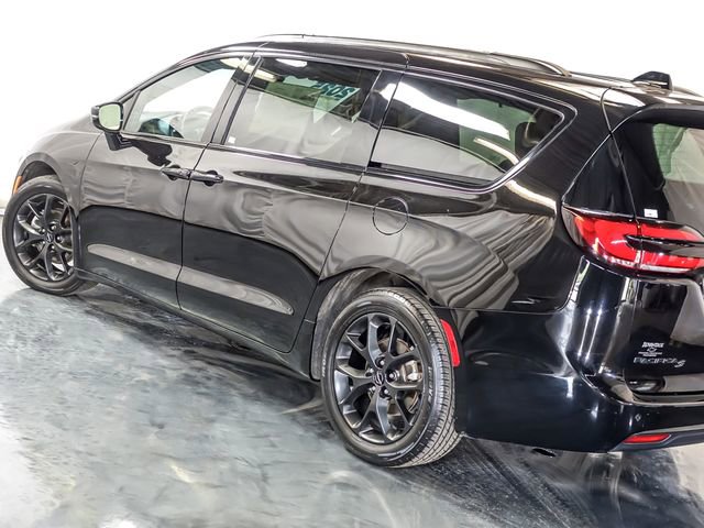 Used 2025 Chrysler Pacifica Limited FWD image 11